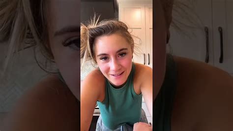 girl with massive boobs on periscope teasing